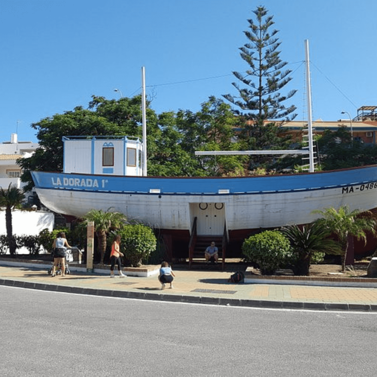 ヴェラーノ・アスール公園（Parque Verano Azul）にあるテレビドラマの船のレプリカ