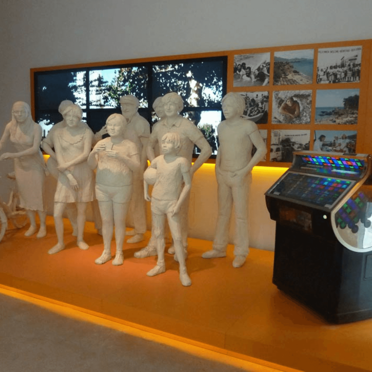 ネルハ博物館（Museo de Nerja）の建物と展示の様子