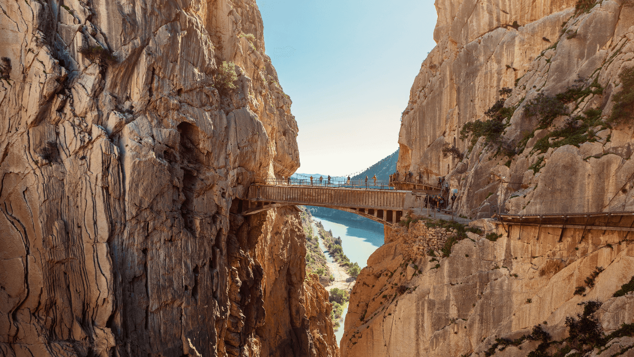 カミニート・デル・レイの断崖絶壁トレイル（Caminito del Rey Málaga）