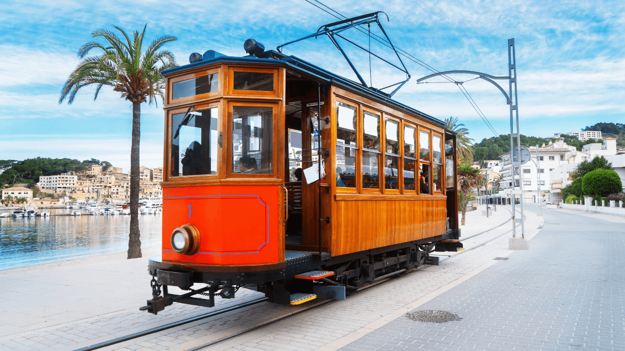 木造列車（Tren de Sóller）で行くソーリェルの絶景ルート
