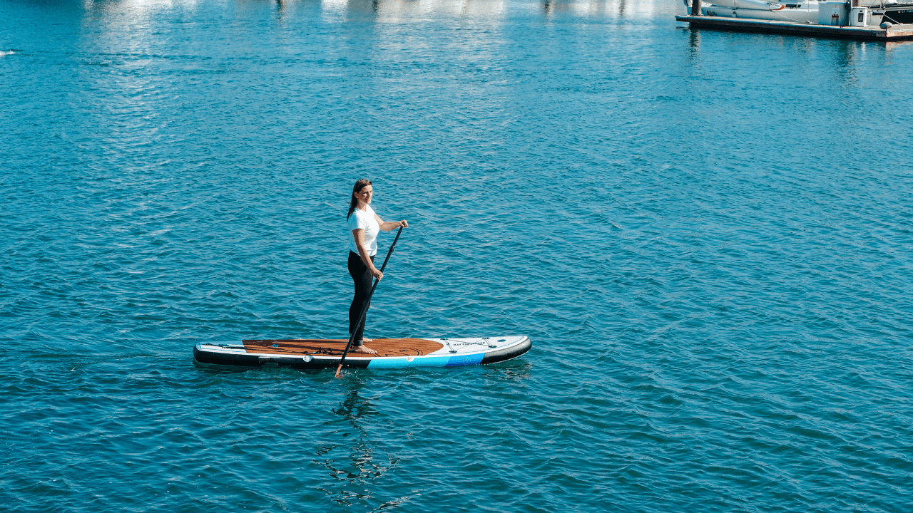 バルセロナで人気のSUPやセーリングなどの海アクティビティのイメージ写真