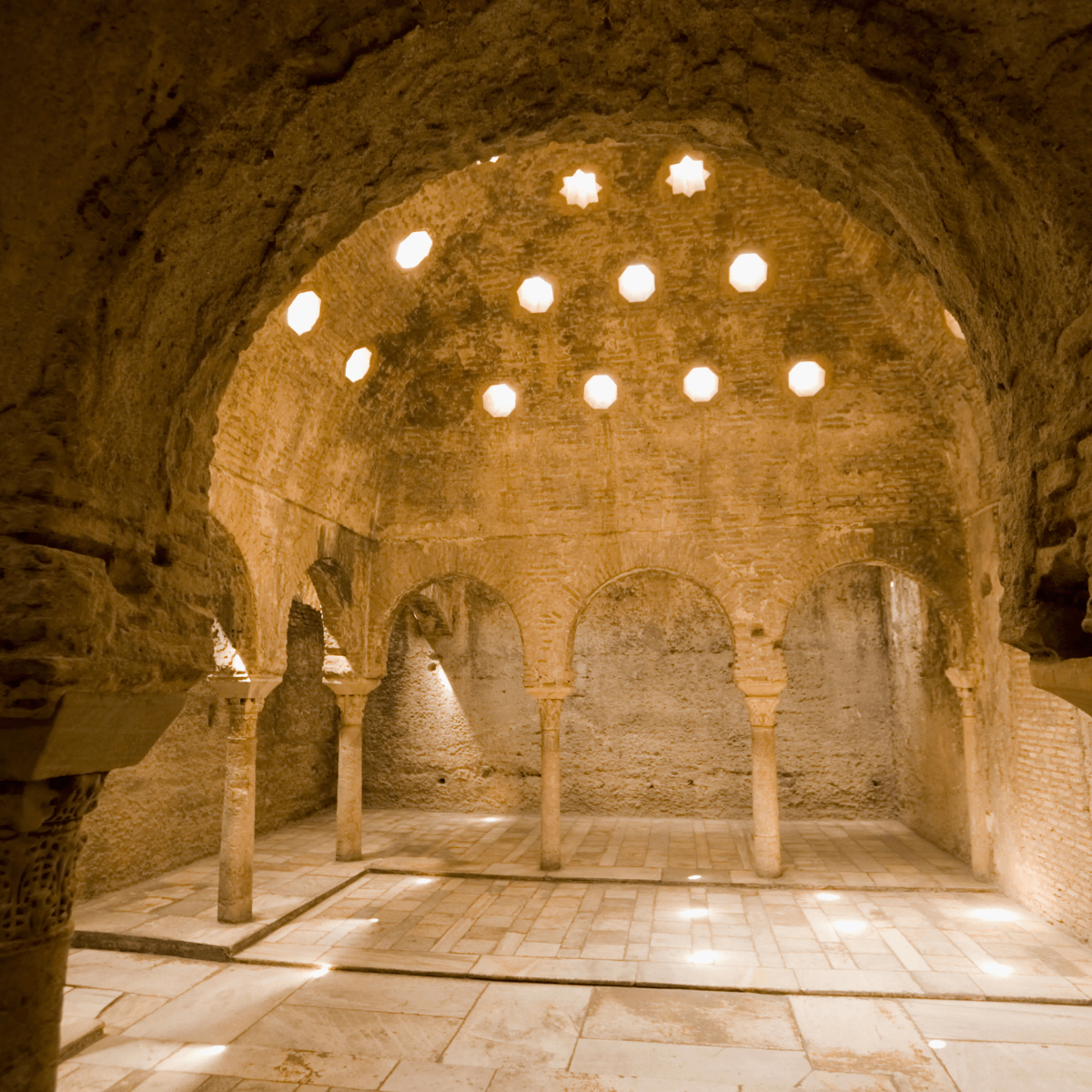 エル・バニュエロ内部｜11世紀のアラブ式浴場遺跡